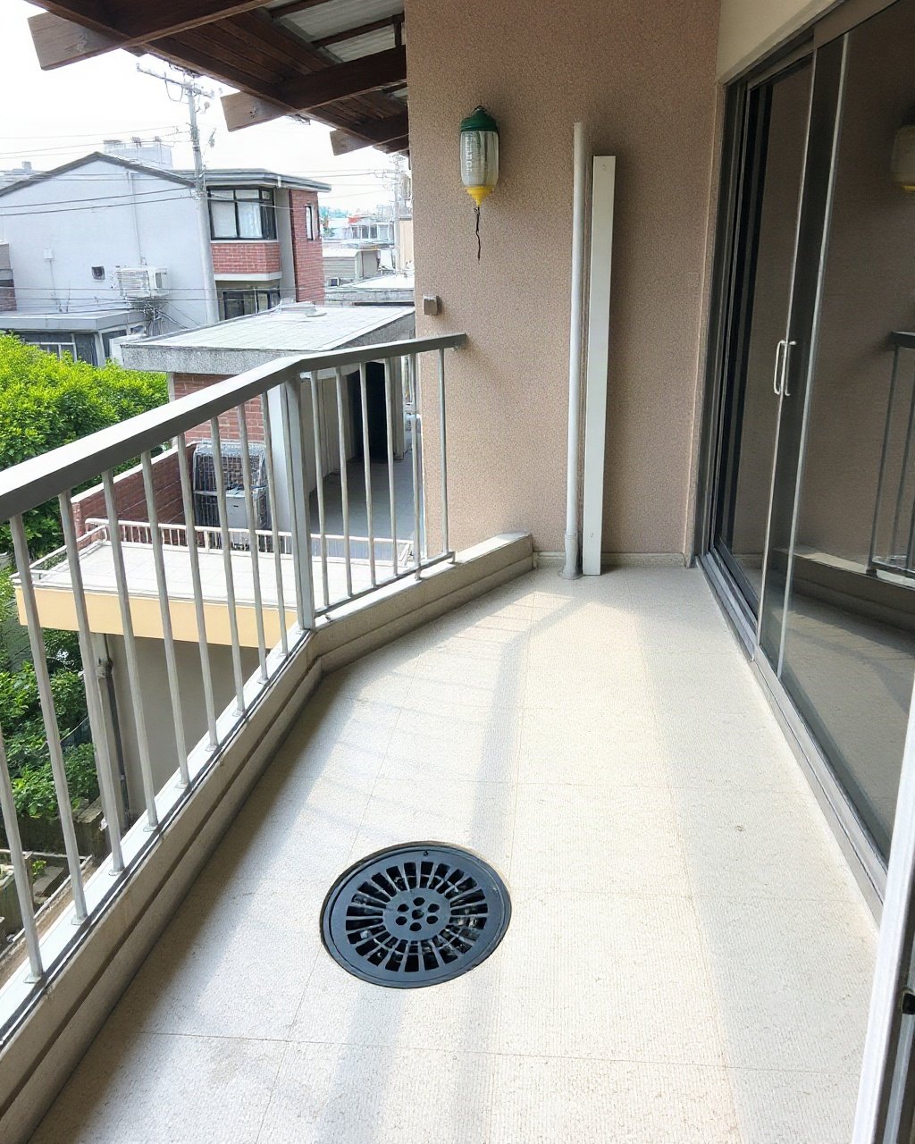 室外機を含む施工範囲の相談風景のイメージ